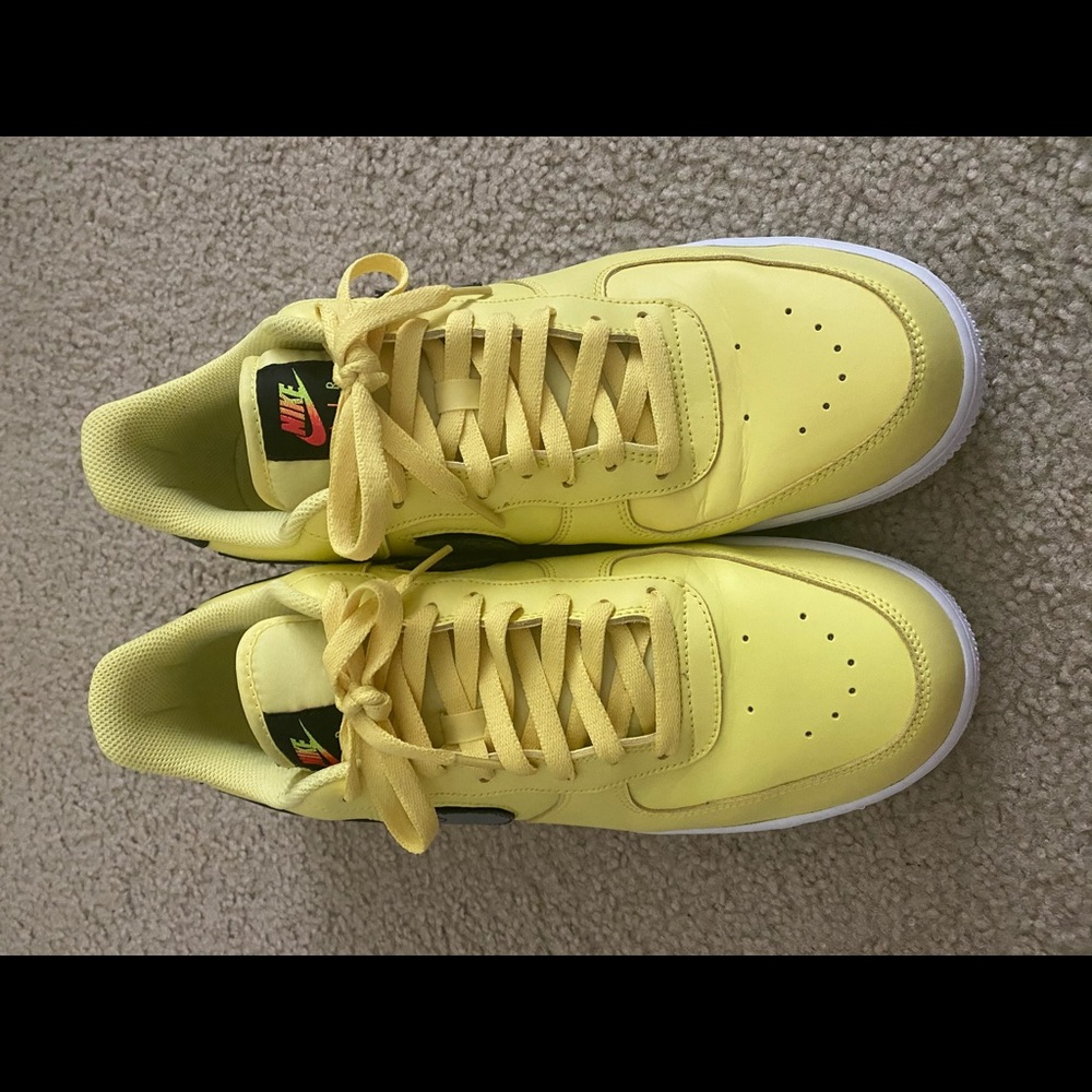 Air Force 1 ‘Smiley’ Featuring Removable Swooshes